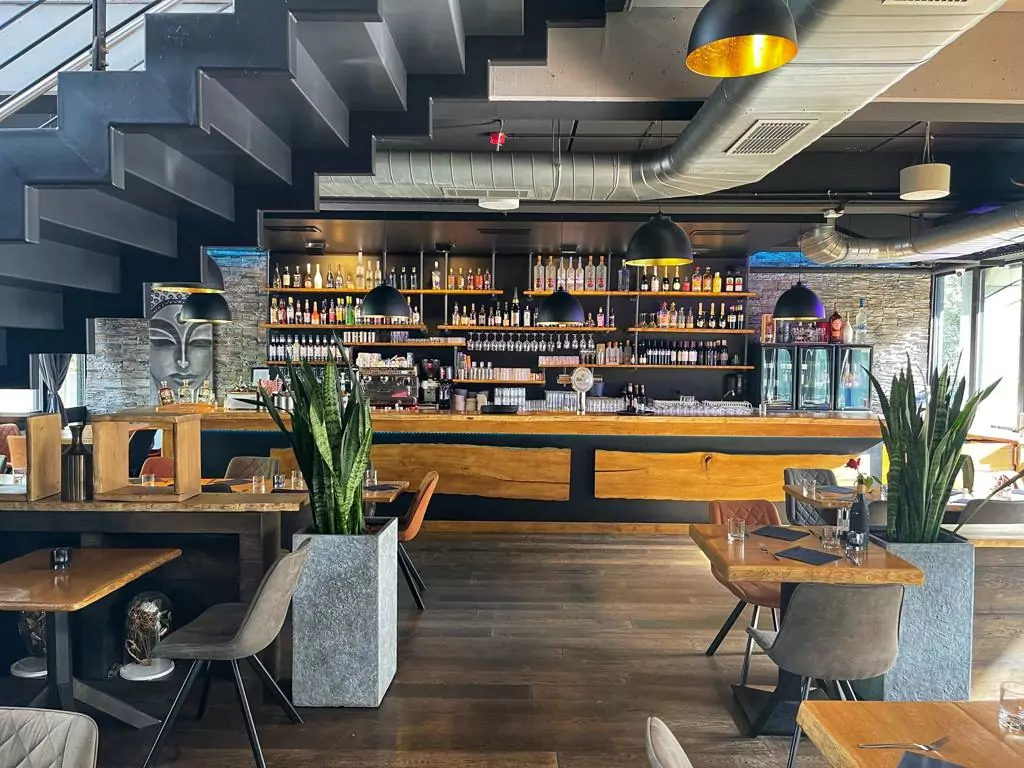 Blick auf die Bar im Restaurant Different